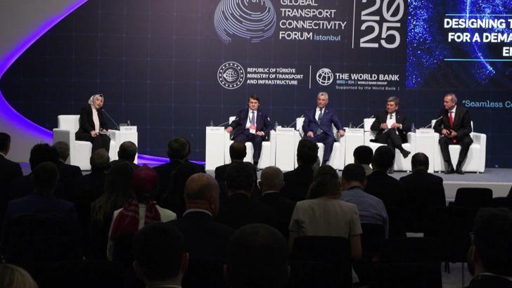 İstanbul - Bakan Bolat: Türkiye Yüzyılı'nı ulaştırmanın, ticaretin, lojistiğin yüzyılı olarak görüyoruz