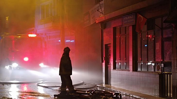 Bursa'da, oto tamirhanesindeki yangın söndürüldü