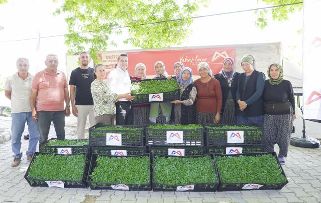 Gülnar’da 105 bin domates fidesi üreticiyle buluştu