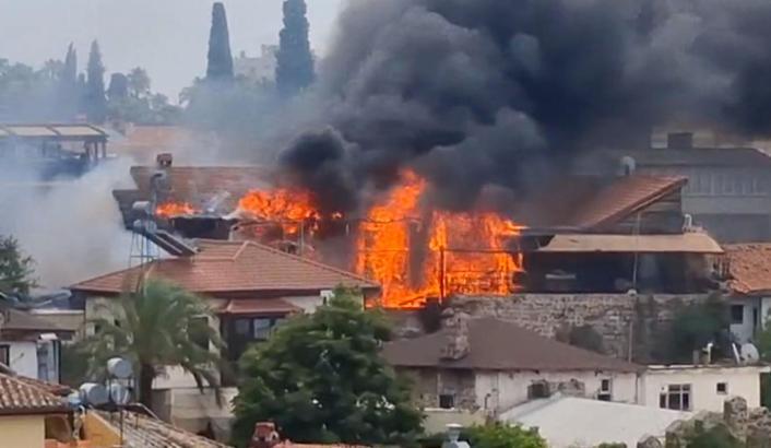 Antalya'da tarihi Kaleiçi semtinde yangın / Ek fotoğraflar