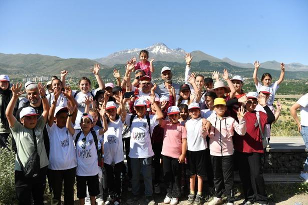 Başkan Büyükkılıç, doğa yürüyüşüne katıldı