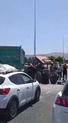 Elazığ’da traktör ile otomobil çarpıştı: 2 yaralı
