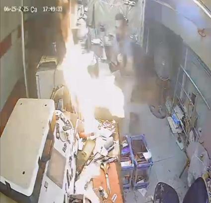 Tamire getirilen telefon patladı