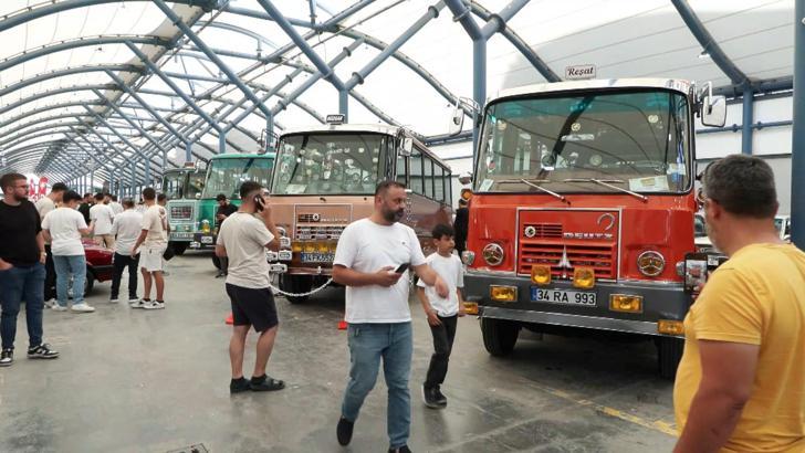 Araç tutkunları Küçükçekmece’deki Klasik Otomobil Festivali’nde bir araya geldi