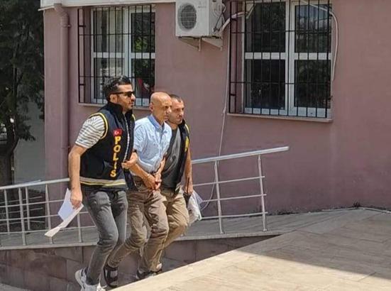 Eşini bıçakla ağır yaraladı