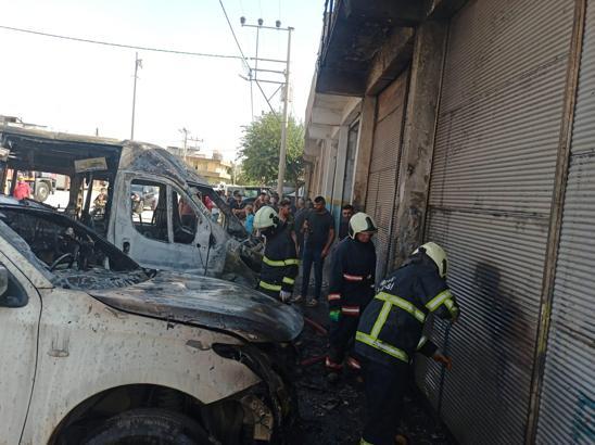 Mardin'de park halindeki 2 araç yandı