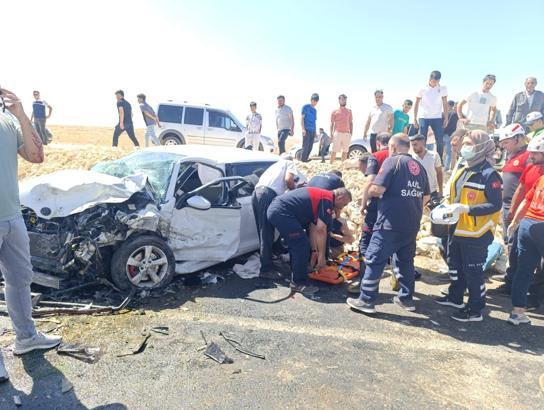 Şanlıurfa’da iki otomobil kafa kafaya çarpıştı: 5 yaralı