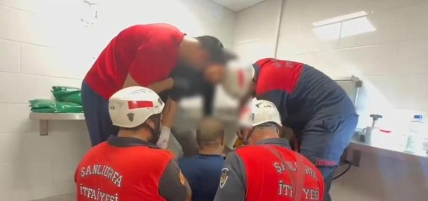 Kıyma makinesine kaptırdığı eli, itfaiye ekipleri kurtardı