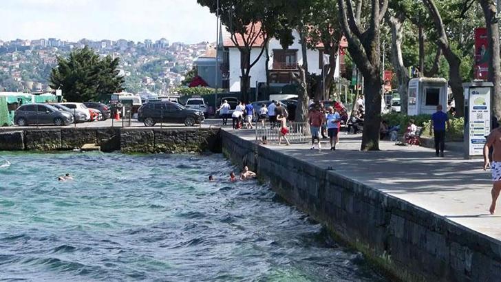 Sarıyer'de yasak olmasına rağmen denize girdiler