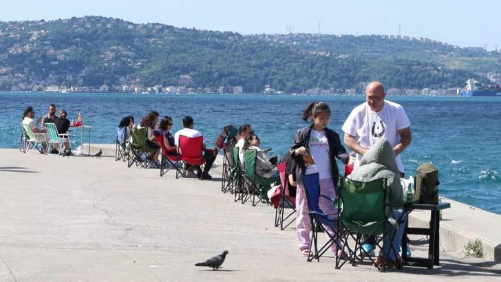 İstanbul - Sarıyer'de yasak olmasına rağmen denize girdiler