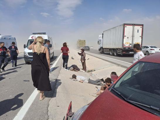 Aksaray'da kum fırtınası zincirleme kazaya neden oldu: 11 yaralı