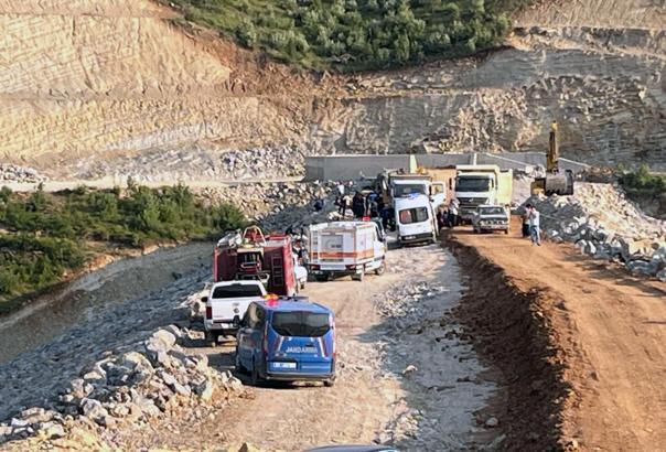Baraj göleti inşaatında göçük altında kalan işçi öldü
