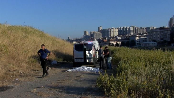 İstanbul - Esenyurt‘ta cesedi bulunan kişinin borsada para kaybettiği için kredi çektiği iddia edildi