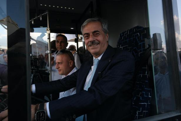 Sakarya'da metrobüs hattı 1'inci etabı tamamladı, test seferleri başladı