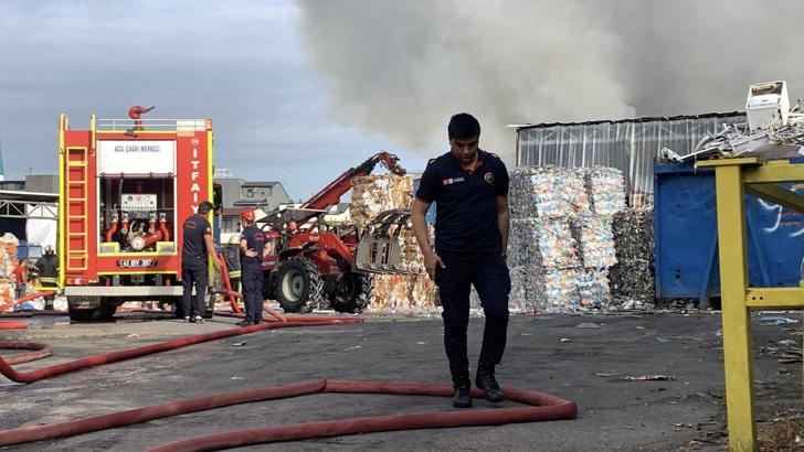 Kocaeli’de geri dönüşüm tesisinde yangın