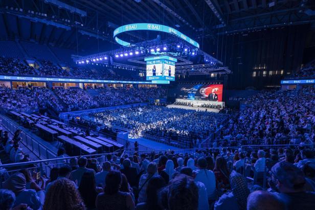 YKS Türkiye şampiyonu görme engelli Serçe, üniversiteyi de birincilikle bitirdi