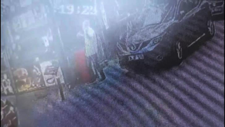 İstanbul - İstanbul'da otomobil almak isterken oğlunun arkadaşları tarafından dolandırıldı