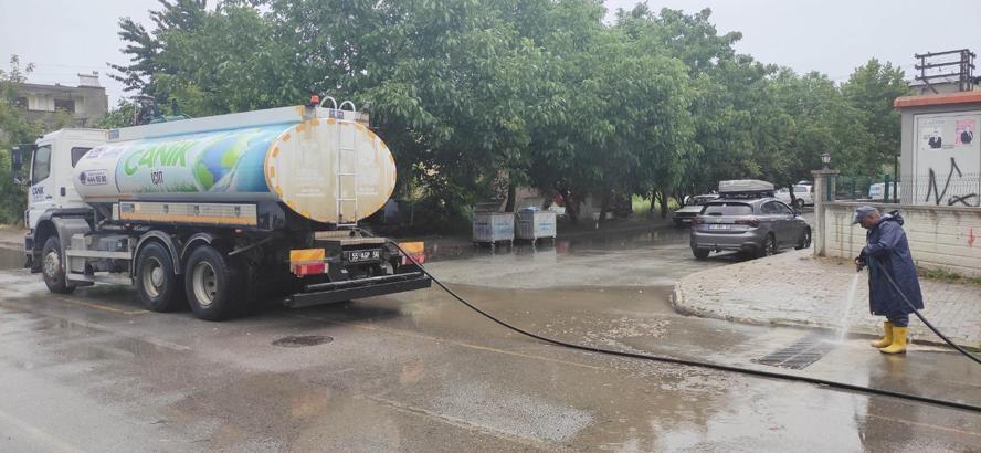 Canik'te sağanak yağışa karşı mücadele