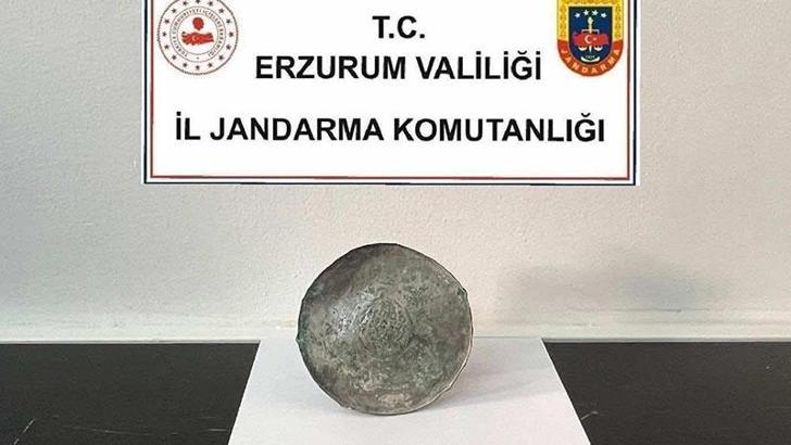 Piknik yaparken arazide Bizans dönemine ait disk buldu