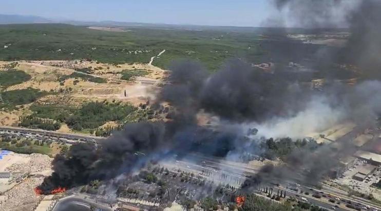 Gaziemir'deki orman yangını ile evine benzin döken şüphelinin çıkardığı yangın birleşmiş