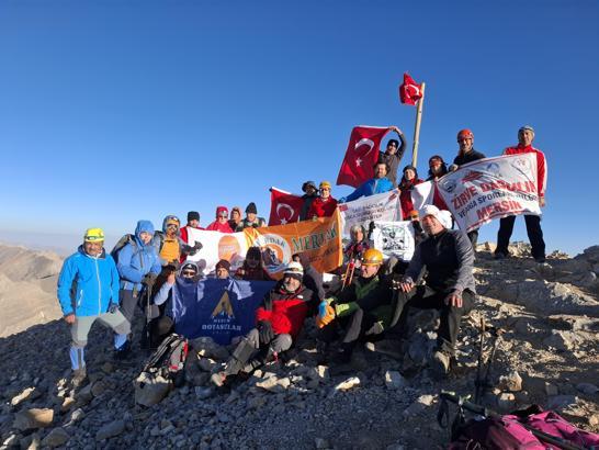 Türkiye’nin ilk dağcısı Bolkarlar'ın zirvesinde anıldı