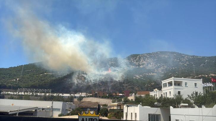 Bodrum’da maki yangınında alevler onmana sıçradı; AVM tahliye edildi (2)
