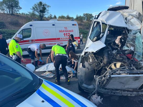 Ankara'da servis minibüsü kamyona arkadan çarptı; 1 ölü, 5 yaralı