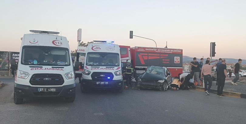 Gaziantep’te TIR ile otomobil çarpıştı: 2 yaralı