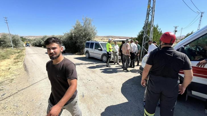 Elazığ’da direğe çarpan hafif ticari aracın sürücüsü yaralandı