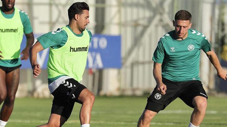 Konyaspor kaleci Slowik ile yollarını ayırdı, kadrosuna da 2 yeni futbolcu kattı