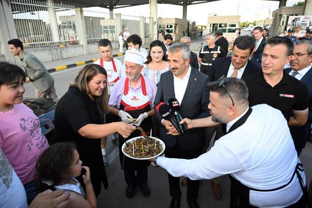 Gurbetçiler, Kapıkule’de yöresel lezzetlerle karşılandı