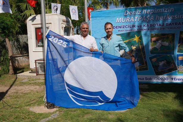 Muratpaşa'da mavi bayrak geleneği sürüyor