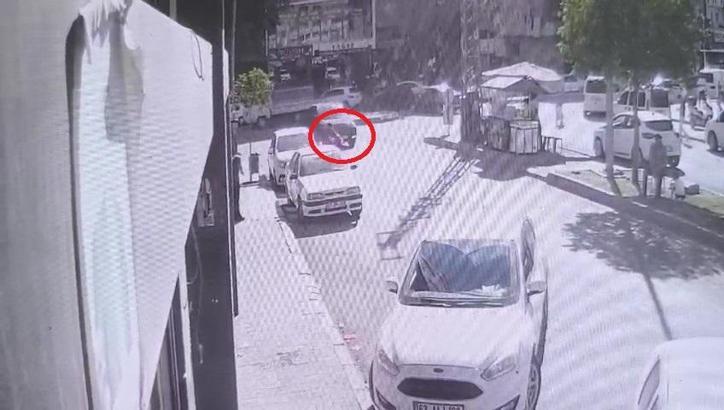 Otomobilin çarptığı bisikletteki Ali kurtarılamadı