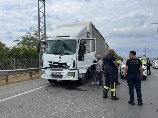 Kocaeli’de kamyon ile çarpışan TIR'ın şoförü yaralandı