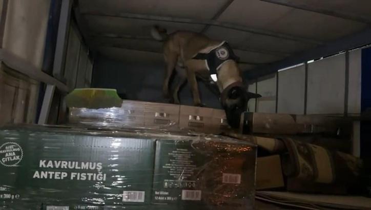 Kamyonetin kasasında 9 kilo kokain ele geçirildi