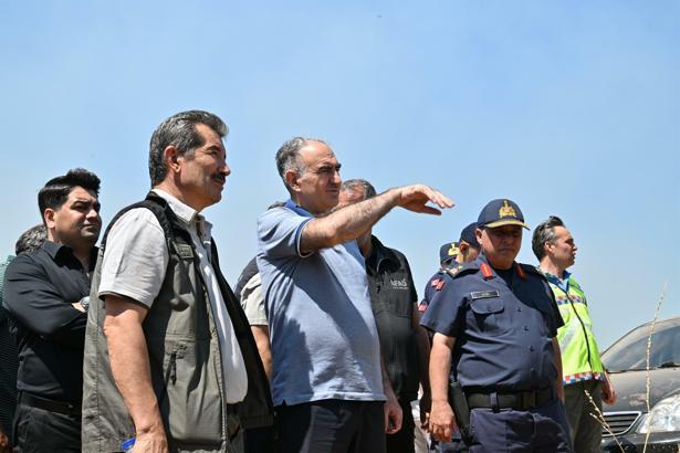 Manisa'nın 4 ilçesinde yangın; ekiplerin müdahalesi sürüyor (4)