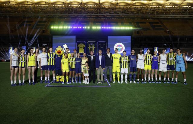 Fenerbahçe’de yeni sezon formaları tanıtıldı