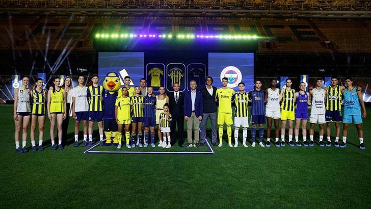 Fenerbahçe’de yeni sezon formaları tanıtıldı