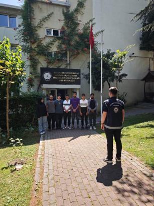Bursa'da 7 kaçak göçmen ve 1 organizatör yakalandı