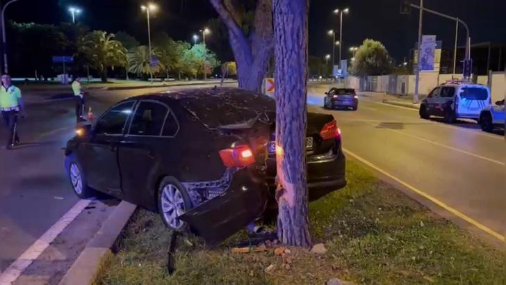 İstanbul - Maltepe'de ağaca çarpan otomobilin sürücüsü yaralandı