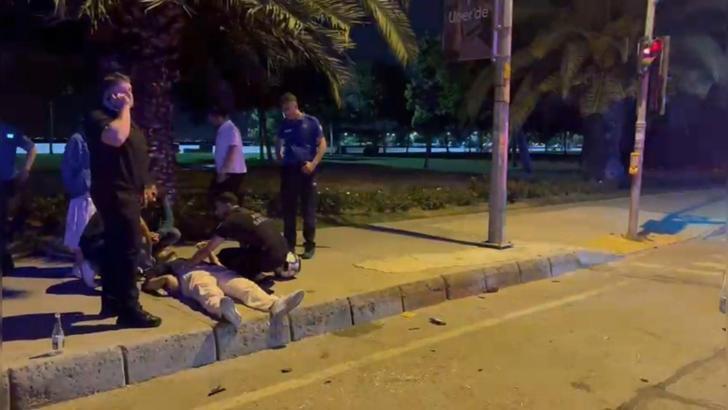 İstanbul - Kadıköy’de motosiklet ile otomobil çarpıştı: 2 yaralı