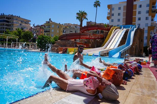 Tarsus Belediyesi'nden miniklere yaz boyu yüzme kursu