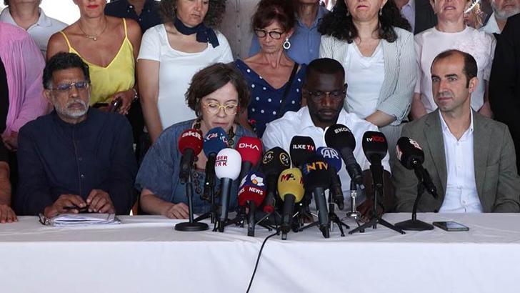 DEM Parti 39 kişilik yabancı heyetle İstanbul'da basın açıklaması düzenledi