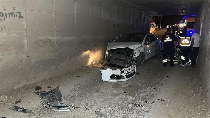 Beton duvara çarpan otomobildeki 2’si çocuk, 4 kişi yaralandı