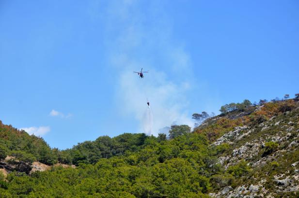 Antalya'da orman yangını kontrol altına alındı (2)