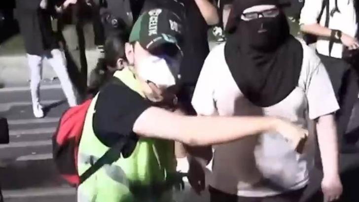 Saraçhane'de tehdit içeren söylemlerde bulunan gösterici gözaltına alındı