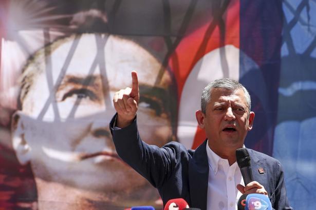 Özgür Özel: Bizde rekabet, tartışma olur, kardeşlik hukukuna zeval getirmek olmaz