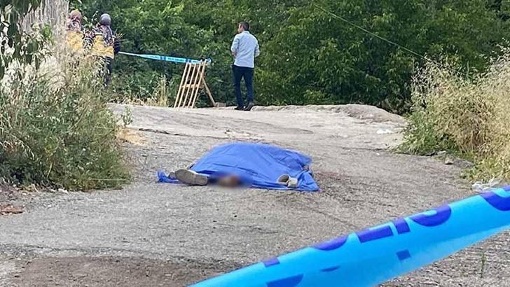 Yürürken düştü, başını asfalta çarpıp öldü