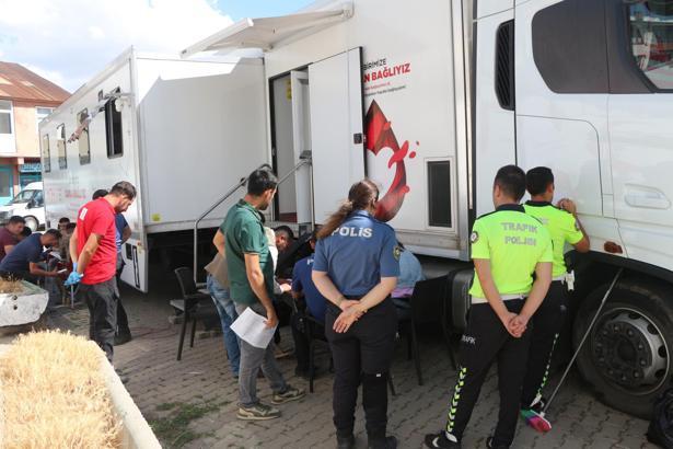 Karlıova'da emniyet personelinden kan bağışı