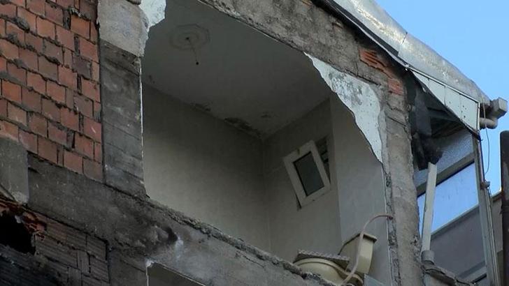 Güngören’de yıkım çalışması sırasında oyuncu Orhan Yaylacıkoral'ın evi zarar gördü